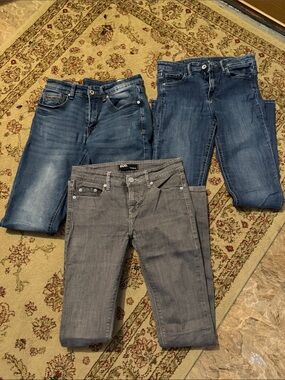 All SIZE 6 Buckle Women's  Skinny Jeans with Subtle Fading